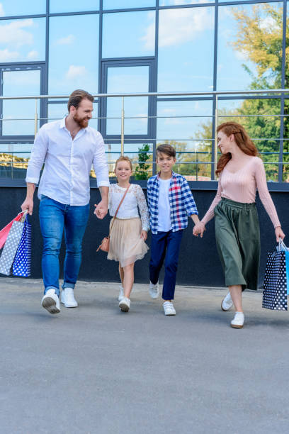 istock family with shopping bags 893660208