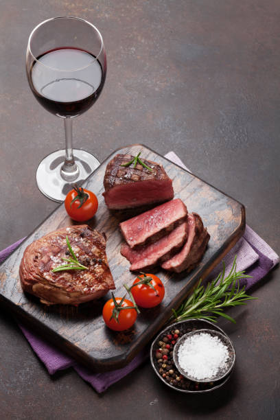 istock Grilled fillet steak with wine 893714548