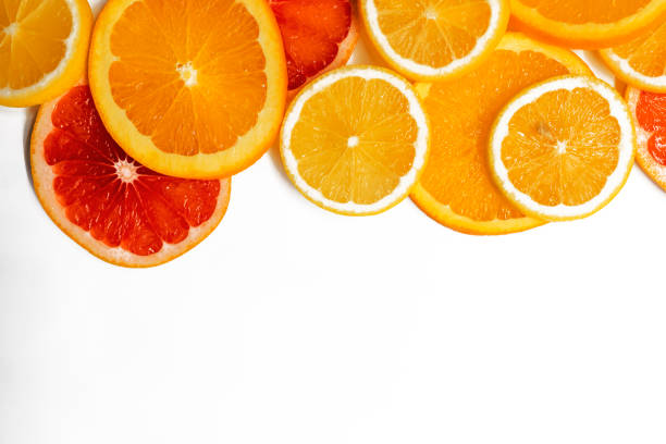 fotografie čerstvého chutného citronu, pomeranče a grapefruitu, na bílém pozadí. koncept ovoce - dezert sladké jídlo fotky - stock snímky, obrázky a fotky
