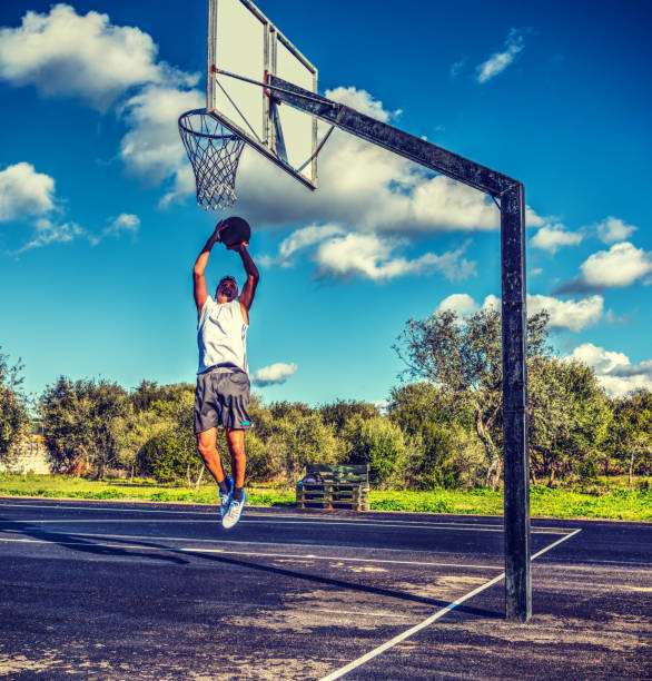 istock Lefty basketball player jumping in retro tone 893888000