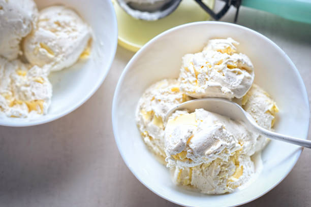 istock Vanilla ice cream with white chocolate pieces 893919998