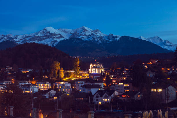 панорама spiez ночью - lake thun switzerland night lake стоковые фото и изображения