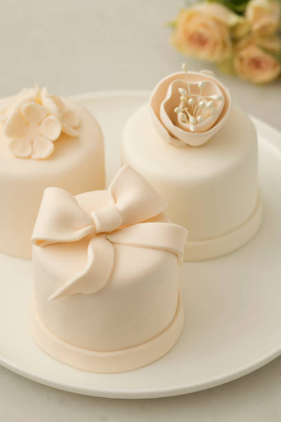 1,100+ Small Wedding Cake Stock Photos, Pictures & Royalty-Free Images - iStock | Cupcake 1,100+ Small Wedding Cake Stock Photos, Pictures & Royalty-Free Images - Istock | Cupcake