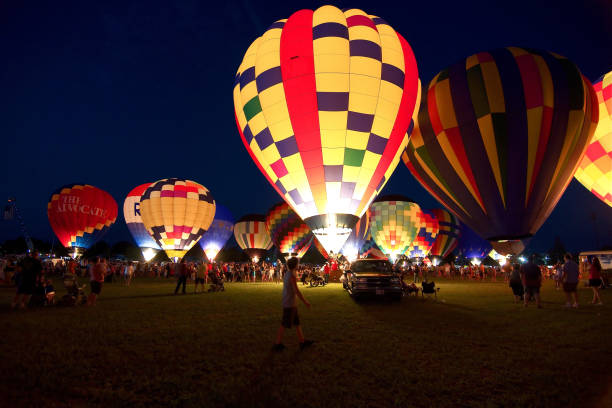 festival de globos aerostáticos  - balloon blowing inflating child fotografías e imágenes de stock