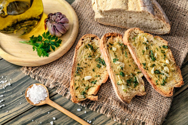 snack or appetizer of garlic basil and olive oil bruschettas - bruschetta buffet party food imagens e fotografias de stock