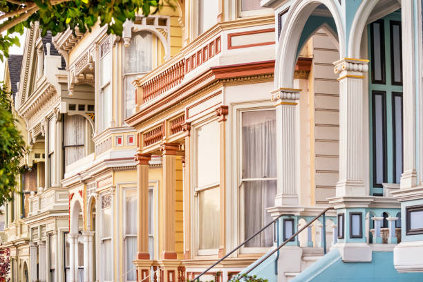 row of painted ladies victorian houses in san francisco california - san francisco county san francisco bay area house painted ladies imagens e fotografias de stock