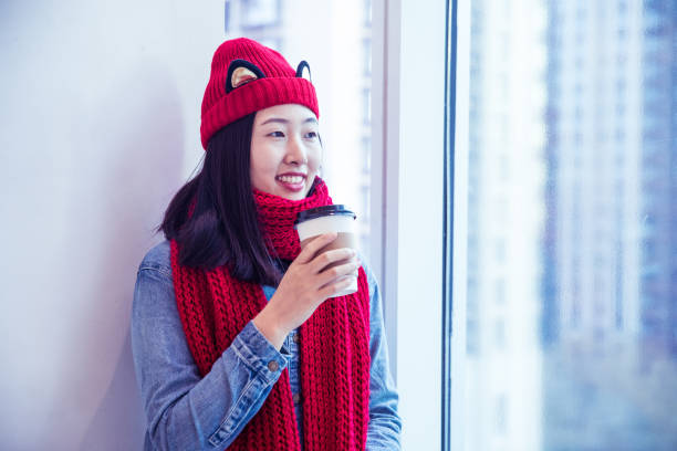 istock Cofffee time in the city 894413050