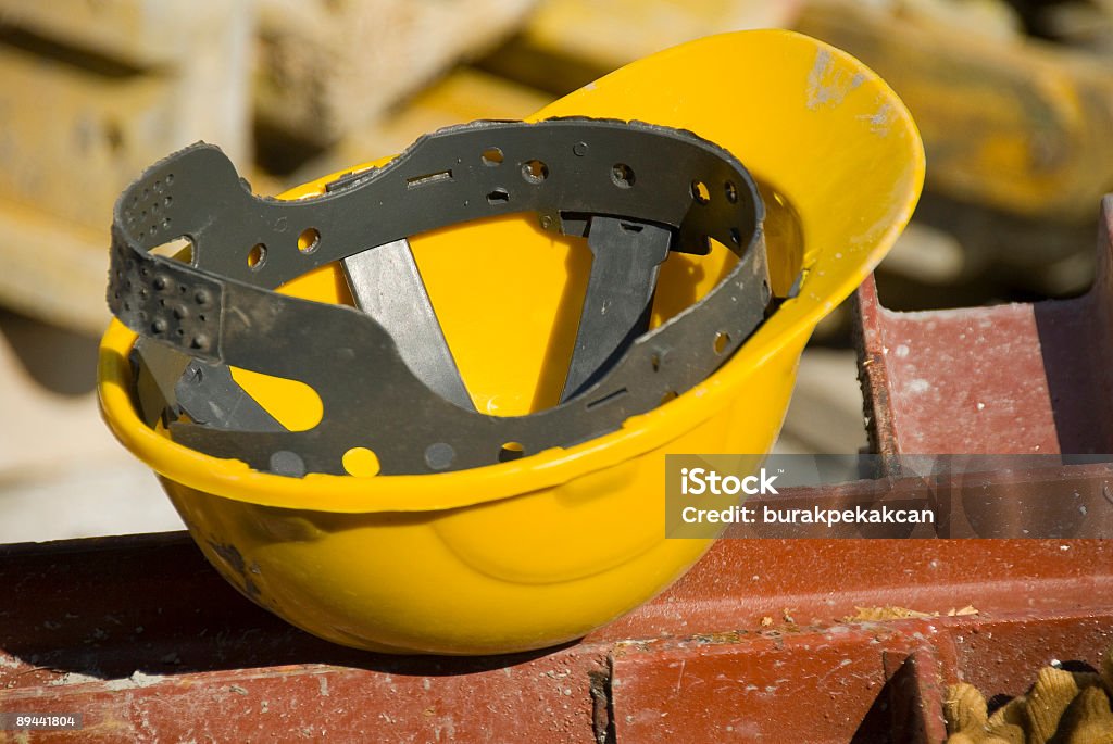 Nahaufnahme der Schutzhelm auf Baustelle - Lizenzfrei Baustelle Stock-Foto