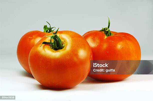 Photo libre de droit de Tomates Fraîches banque d'images et plus d'images libres de droit de Aliment - Aliment, Antioxydant, Couleur verte