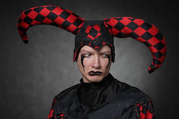 dark arlequin - harlequin clown the circus mask photos et images de collection