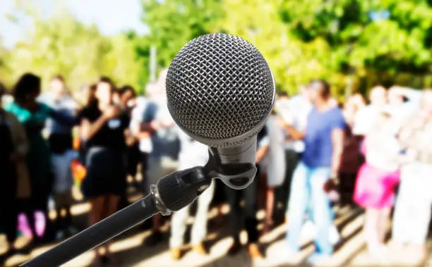 Microphone infront of an out of focus audience