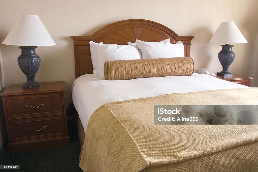 Кровать в отеле - Стоковые фото Без людей роялти-фри