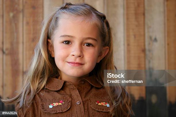 Hübsche Junge Mädchen Stockfoto und mehr Bilder von 6-7 Jahre - 6-7 Jahre, Blondes Haar, Braun