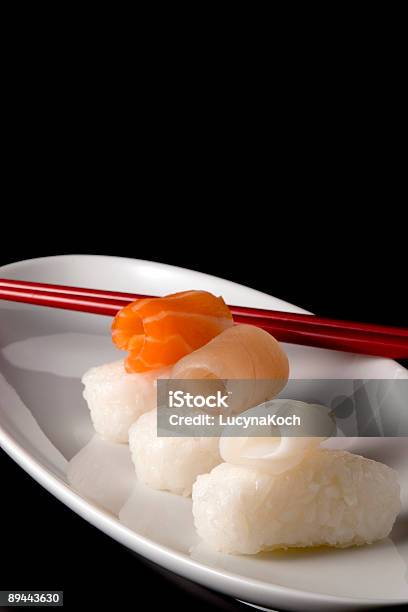 Sushi Stockfoto und mehr Bilder von Asien - Asien, Brötchen, Essen am Tisch