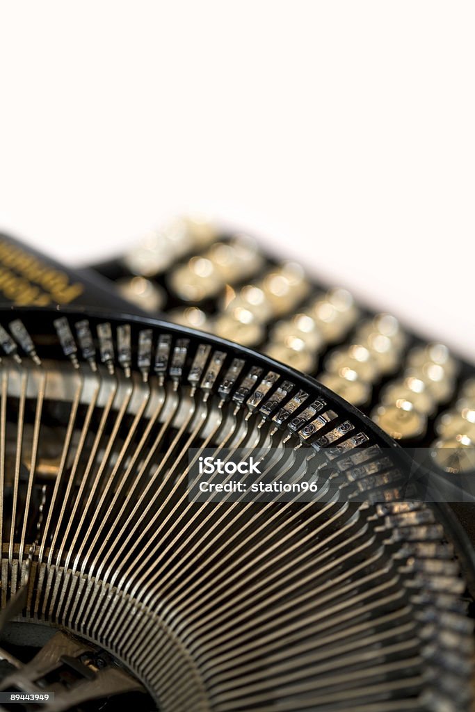 Cartas de una vieja máquina de escribir desde arriba - Foto de stock de Anticuado libre de derechos