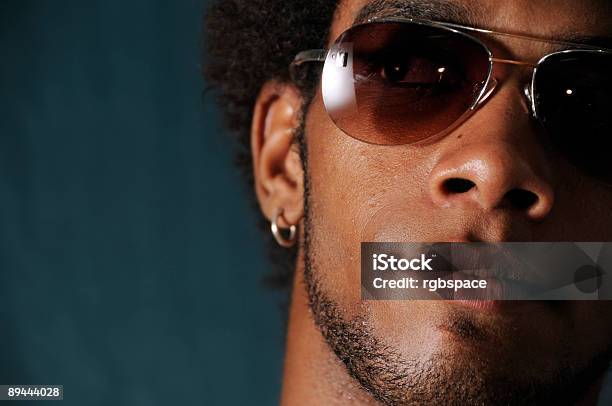 Uomo Viso Primo Piano - Fotografie stock e altre immagini di Uomini - Uomini, Occhiali da sole, Close-up
