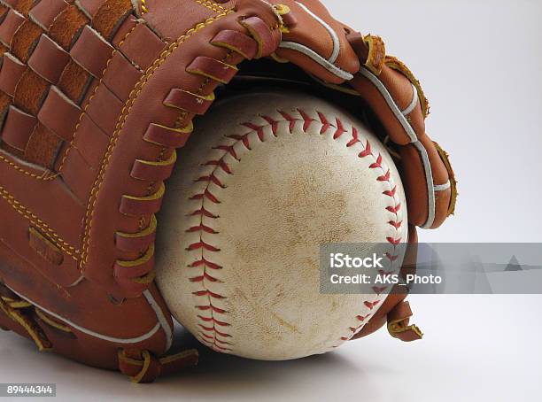 Baseball Und Handschuh Stockfoto und mehr Bilder von Alt - Alt, Baseball, Baseball-Frühjahrstraining