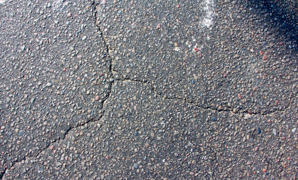 la trama dell'asfalto su cui ci sono crepe - 6726 foto e immagini stock