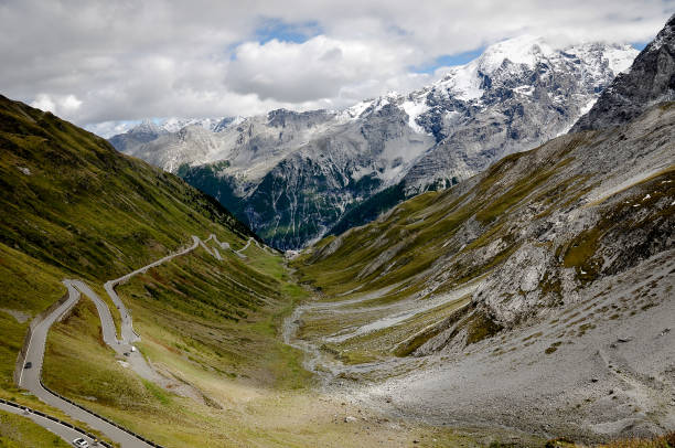 istock THE PANORAMIC ROAD TO THE STELVIO PASS 894568170