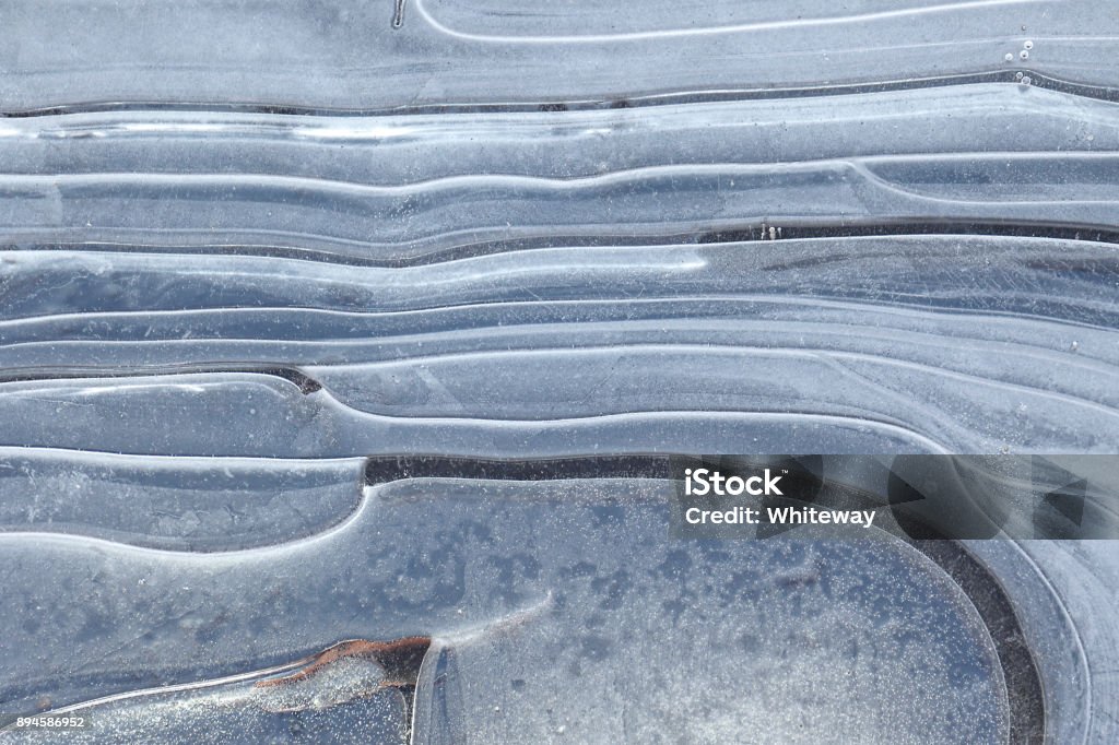 Ondée abstraite bleu glace en flaque d’eau gelé hiver - Photo de Abstrait libre de droits