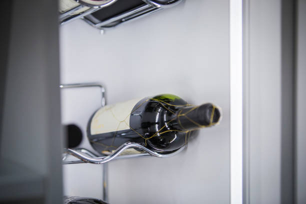 ボトルでワイン クーラー - wine wine rack winery black ストックフォトと画像
