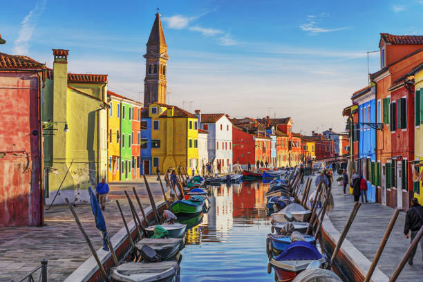 burano, veneza, itália - lagoa veneziana - fotografias e filmes do acervo