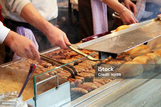 Hot Dog Per Strada In Germania - Fotografie stock e altre immagini di Bratwurst - Bratwurst, Calore - Concetto, Carne