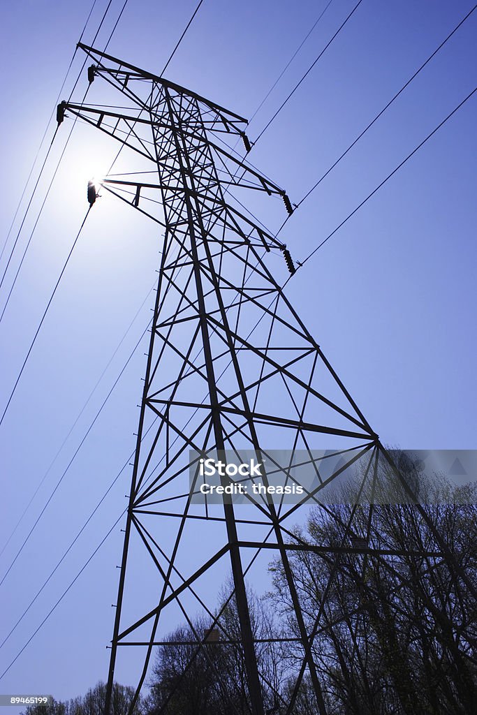 Linhas de energia e silhueta Pylon - Royalty-free Alto - Descrição Física Foto de stock