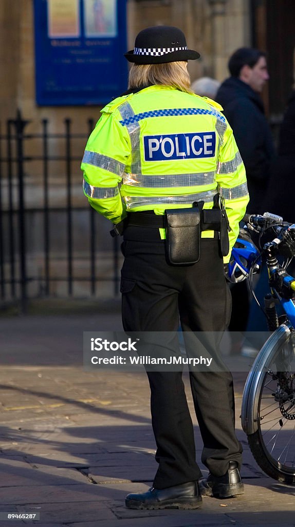 Polícia britânica mulher - Foto de stock de Vista Traseira royalty-free