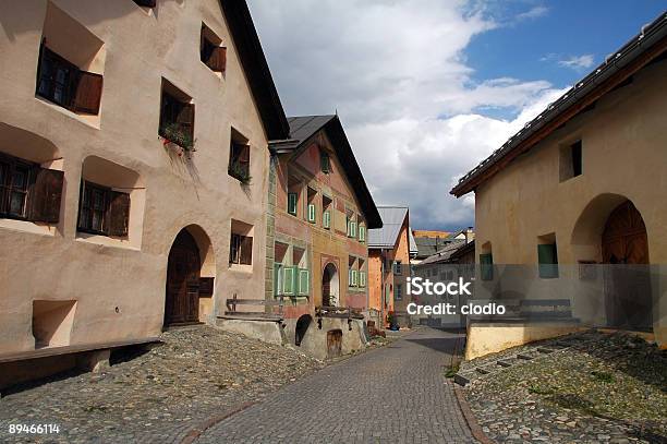 Guarda De La Calle Principal Foto de stock y más banco de imágenes de Aldea - Aldea, Antiguo, Banco - Asiento