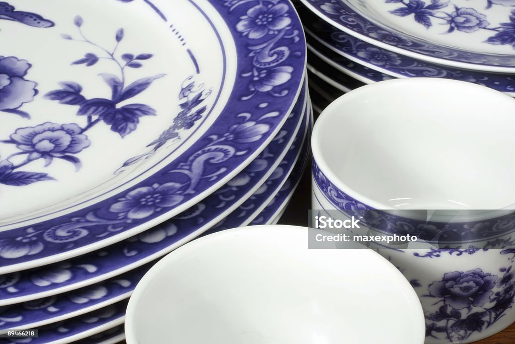 Platos azul y blanco - Foto de stock de Anticuado libre de derechos