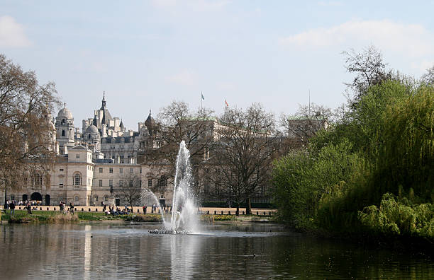istock Lake at St James's Park in London 89466520