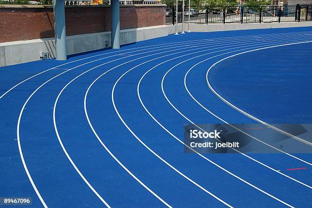 Stadion Lekkoatletyczny - zdjęcia stockowe i więcej obrazów Bieżnia - Bieżnia, Niebieski, Sportowy tor