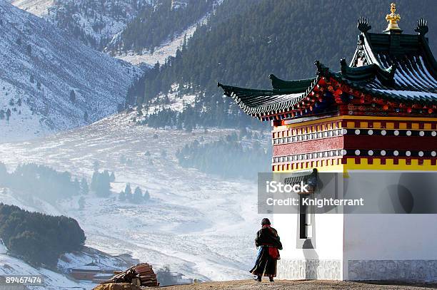 Photo libre de droit de Temple De La Prière Et banque d'images et plus d'images libres de droit de Tibet - Tibet, Bouddhisme, Moine