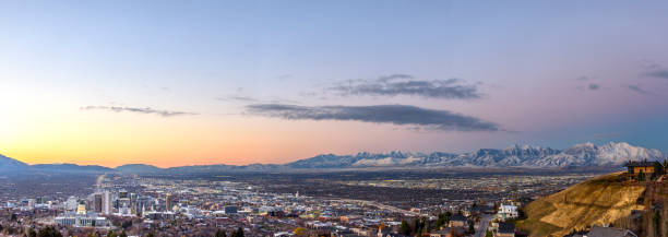 istock Panoramic View of Salt lake City at dawn 894680528