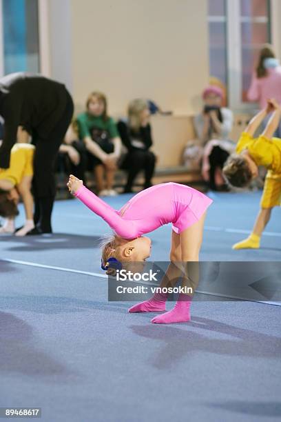 어린 아동gymnast 가냘픈에 대한 스톡 사진 및 기타 이미지 - 가냘픈, 건강한 생활방식, 곡예 활동