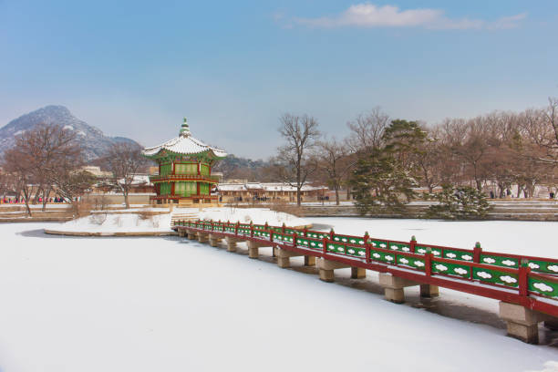 istock Gyeongbokgung Palace 894690862