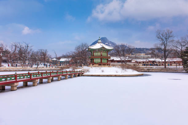 istock Gyeongbokgung Palace 894690918