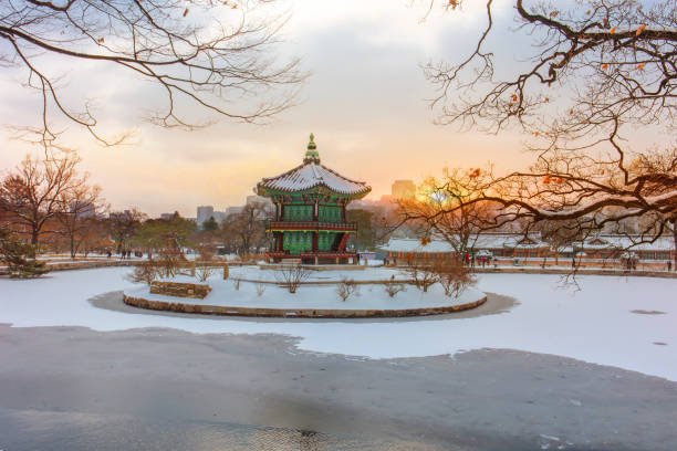 istock Gyeongbokgung Palace 894690982