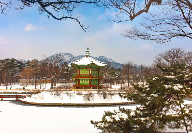 istock Gyeongbokgung Palace 894690986