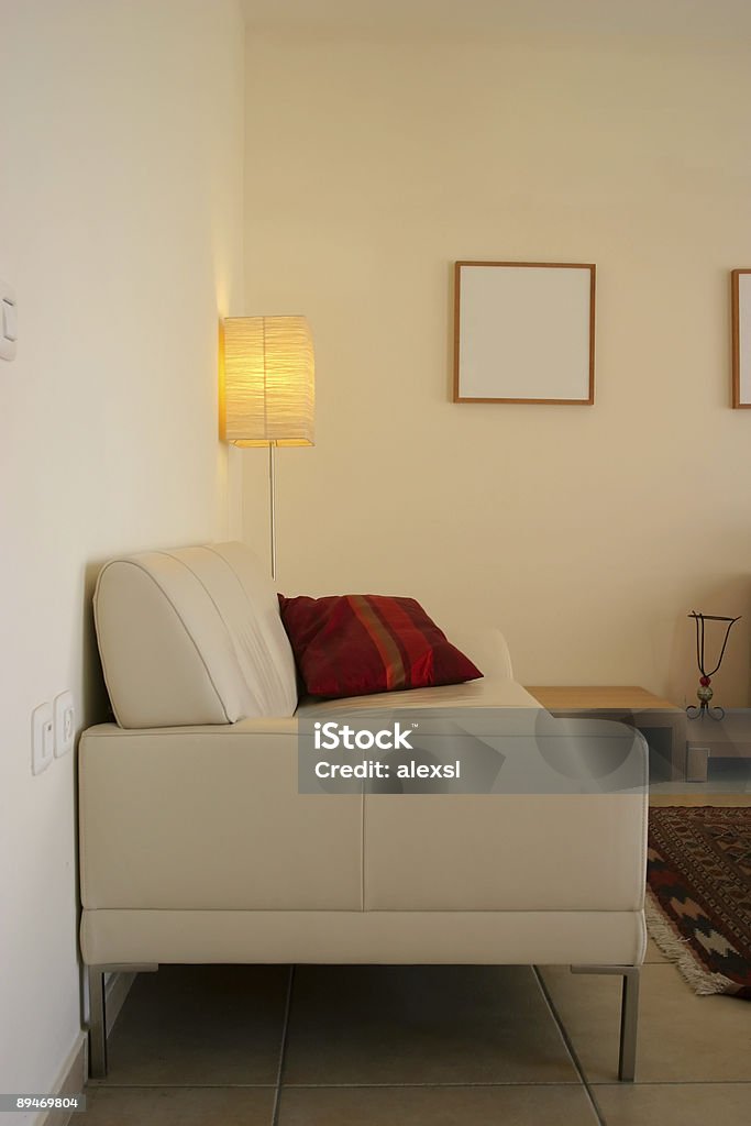 Innen: Sofa und Lampe - Lizenzfrei Behaglich Stock-Foto