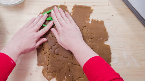 istock Baking gingerbread cookies for Christmas. 894707186