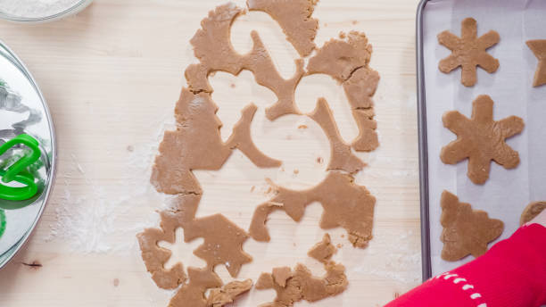 istock Baking gingerbread cookies for Christmas. 894710056