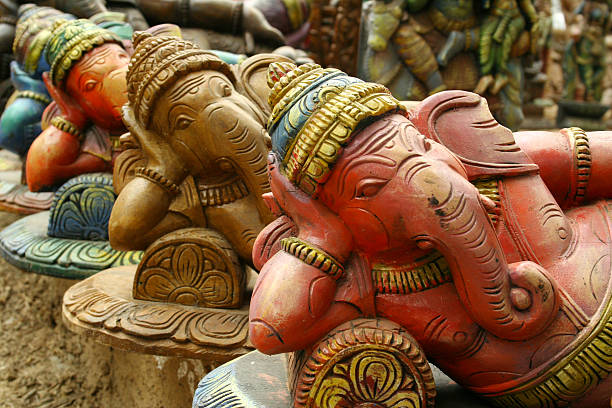 ganesh - elephant god photos et images de collection