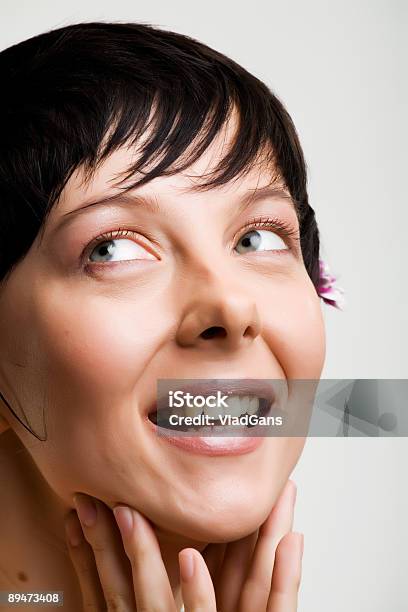 Nahaufnahme Der Schönen Frau Gesicht Stockfoto und mehr Bilder von 20-24 Jahre - 20-24 Jahre, Attraktive Frau, Braunes Haar