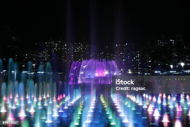 Sehr Schöne Reihe Von Brunnen Bei Nacht Stockfoto und mehr Bilder von Archäologische Ausgrabung in Anyang - Archäologische Ausgrabung in Anyang, Abenddämmerung, Architektonische Säule