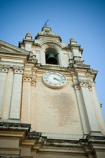 大聖堂時間 - church bell tower temple catholicism ストックフォトと画像