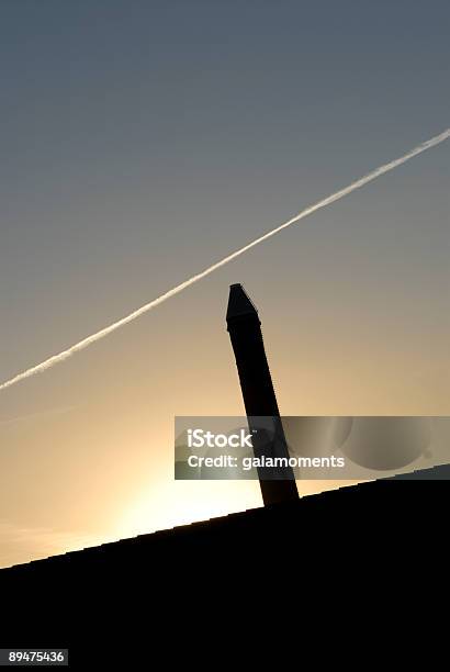 Foto de Chaminé e mais fotos de stock de Alto - Descrição Geral - Alto - Descrição Geral, Chaminé, Contraluz