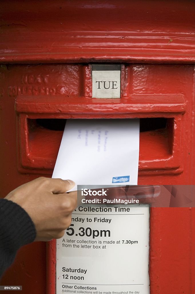 Posting una lettera - Foto stock royalty-free di Regno Unito