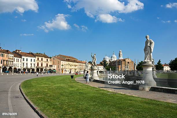 運河周辺の公共広場 - イタリアのストックフォトや画像を多数ご用意 - イタリア, カラー画像, パドゥア